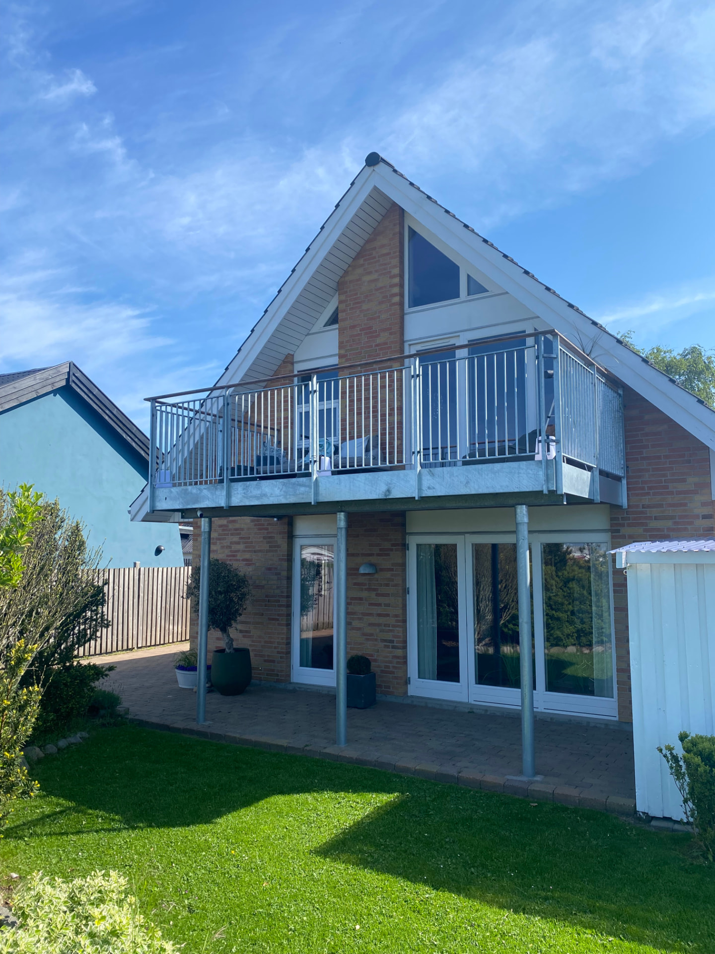 Hus med ny altan og terrasse