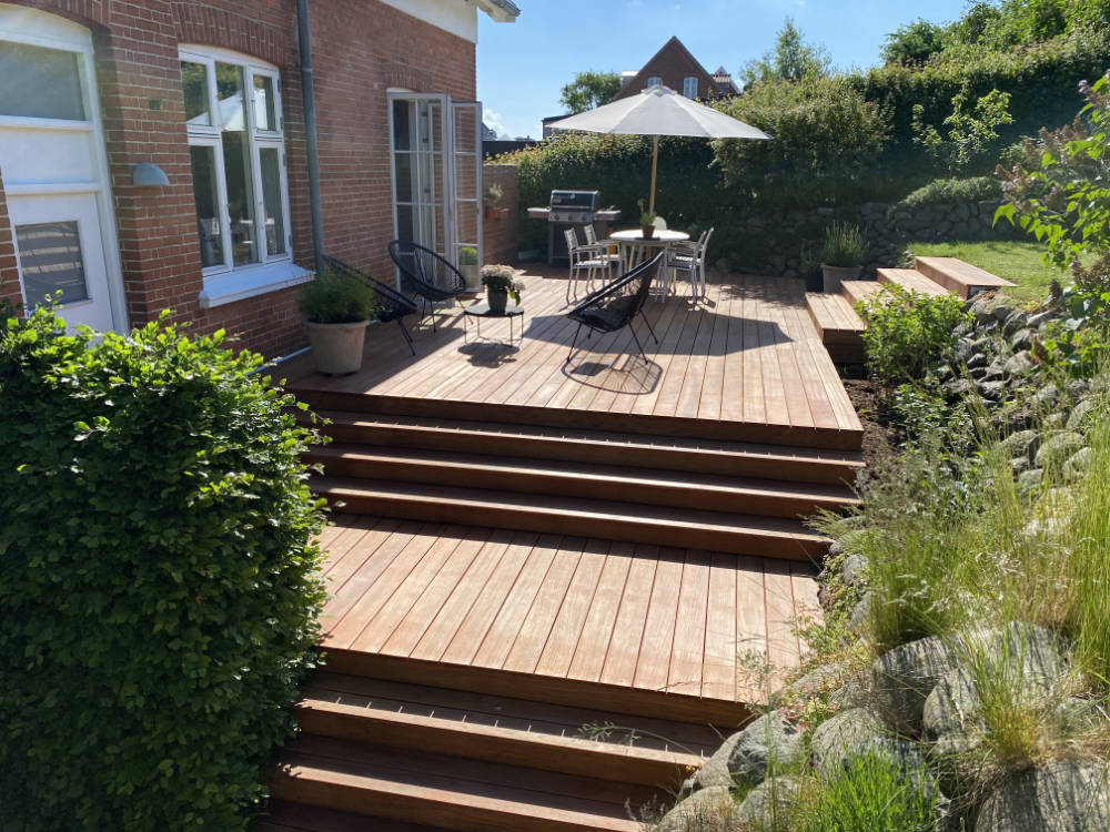 Terrasse med detaljer i kvalitetstræ